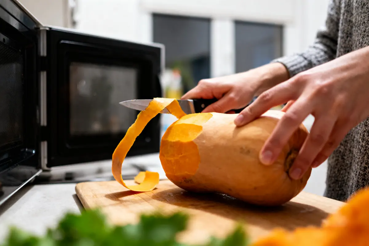 Comment éplucher un Butternut en 1 minute : L’astuce facile !