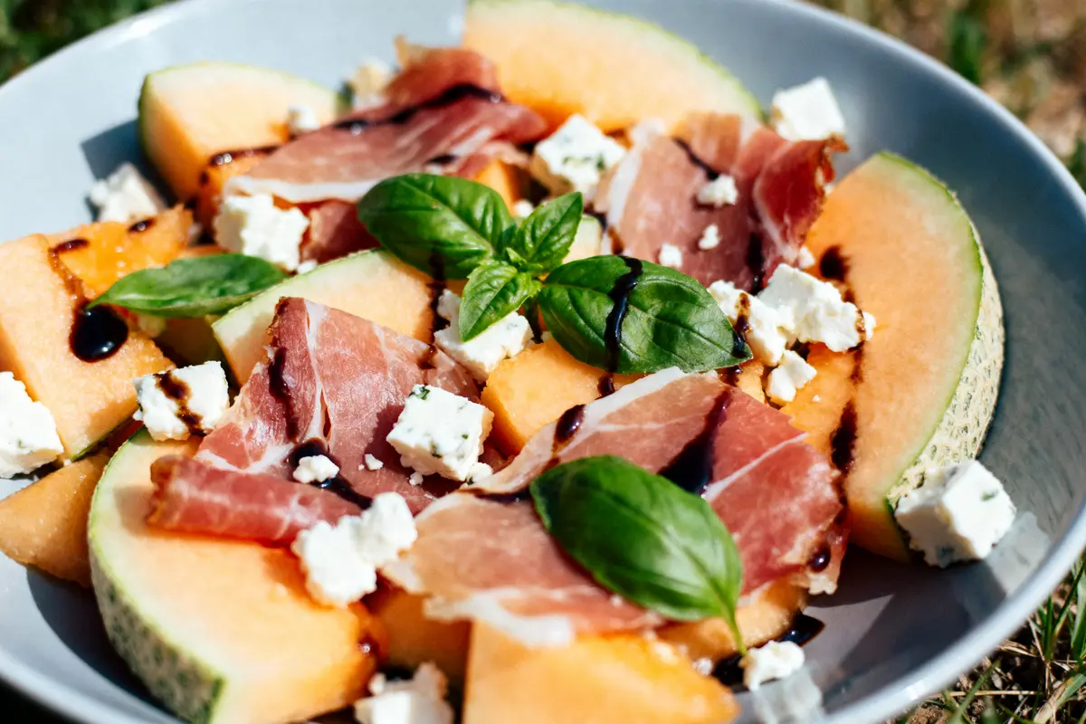 Salade Melon Jambon Cru : 3 Variantes Savoureuses à Découvrir